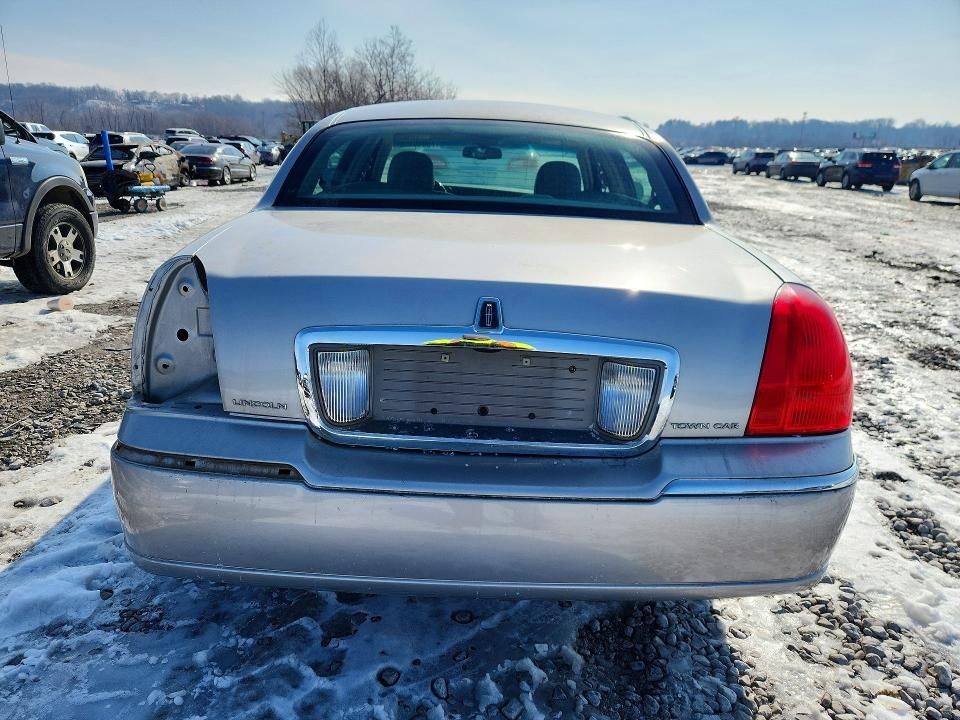 2007 Lincoln Town car Signature Limited