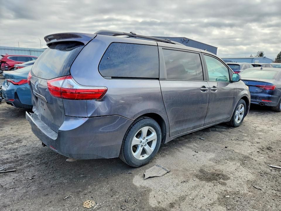 2015 Toyota Sienna le