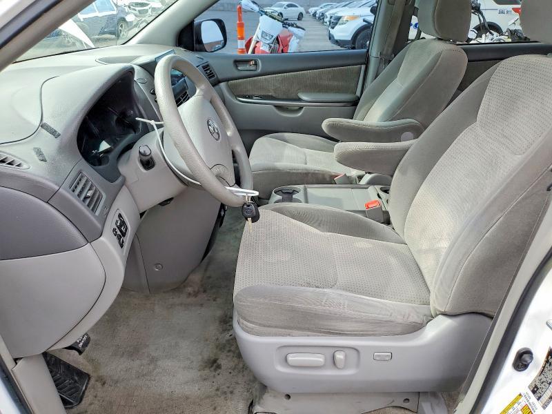 2010 Toyota Sienna ce