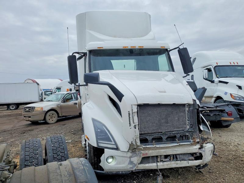 2022 Volvo Vnr Semi Truck