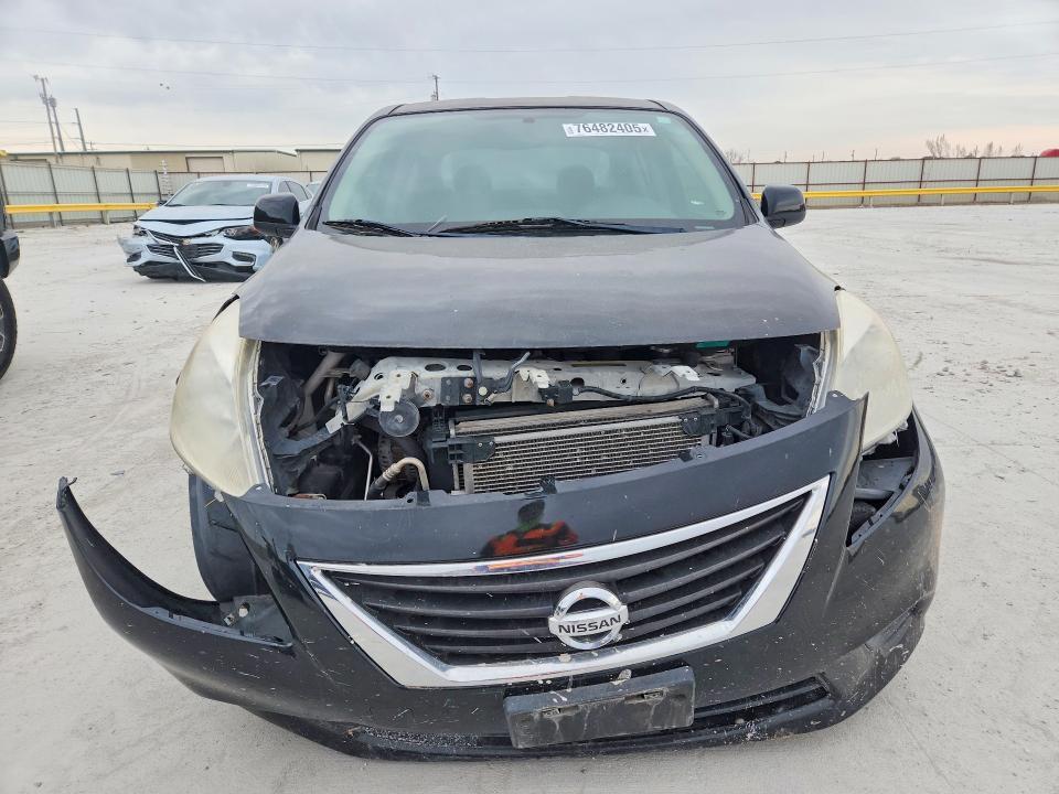 2014 Niss Versa