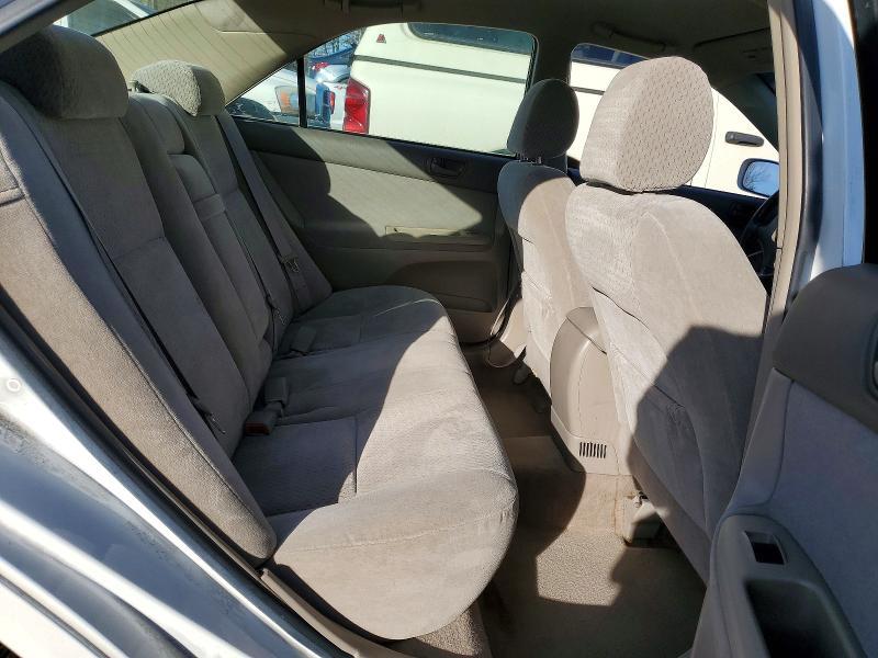 2004 Toyota Camry le