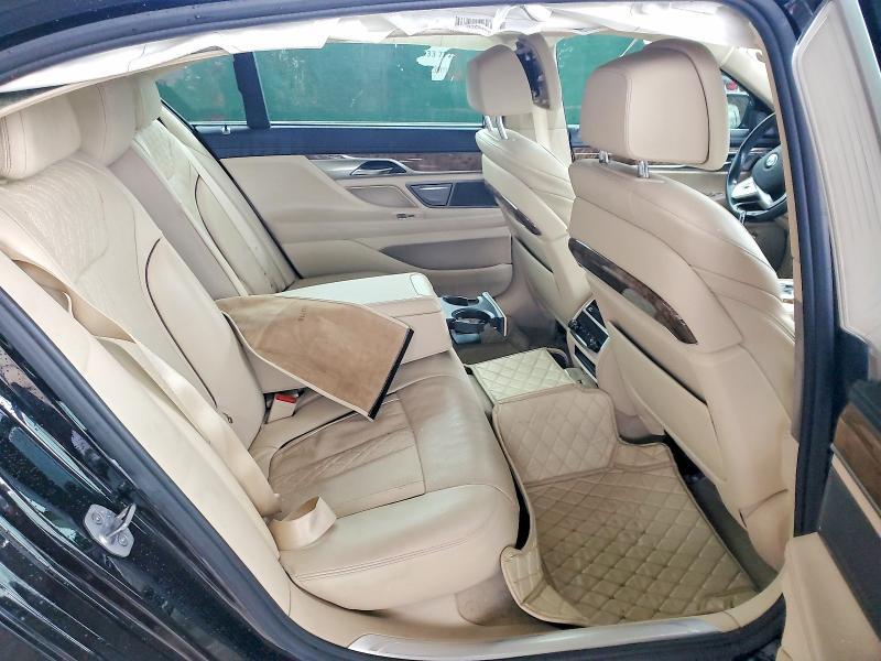2016 BMW 750 xi