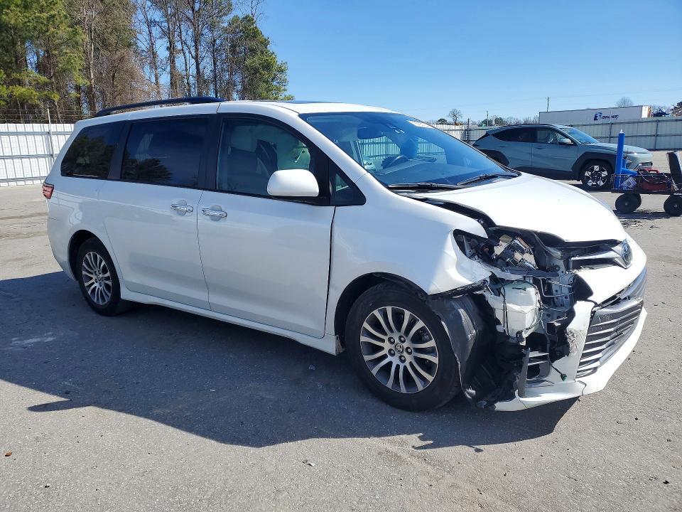 2020 Toyota Sienna xle 8-passenger