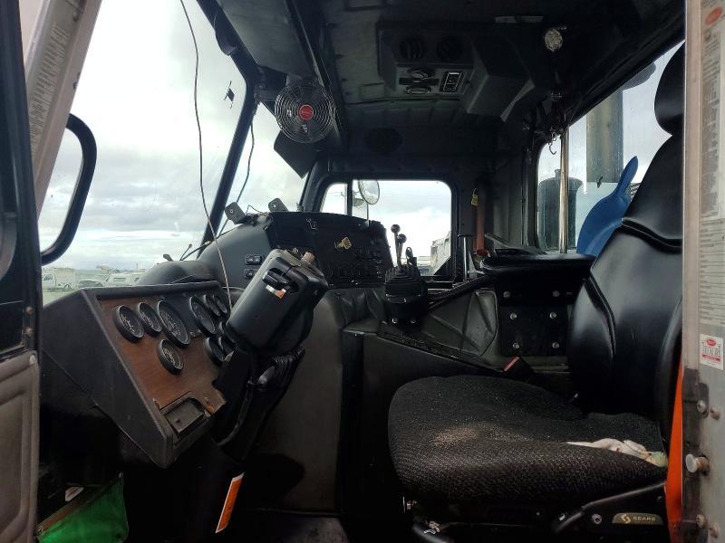 2013 Peterbilt 320 Refuse Truck