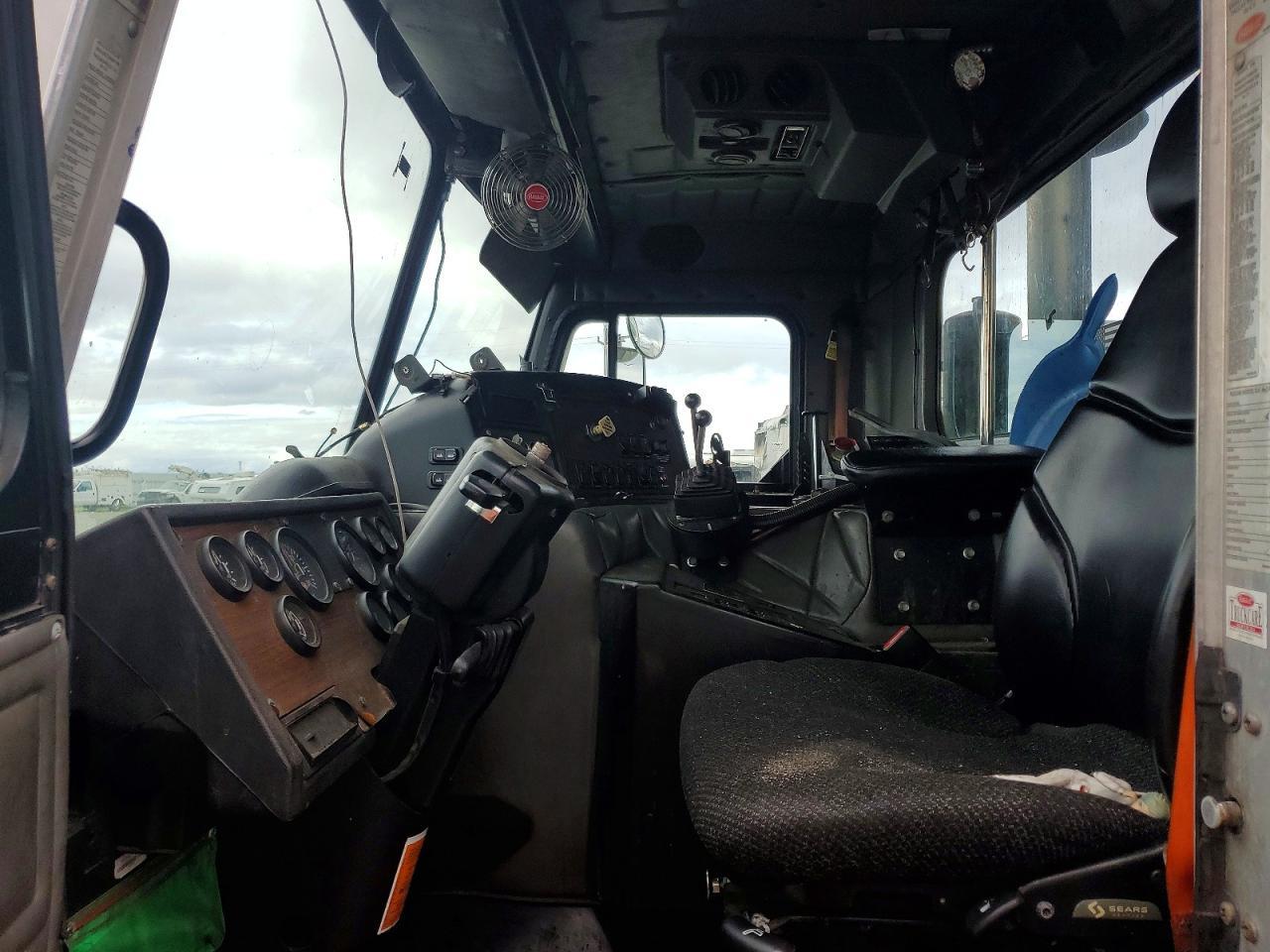 2013 Peterbilt 320 Refuse Truck