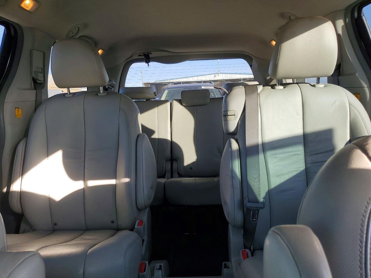 2011 Toyota Sienna xle