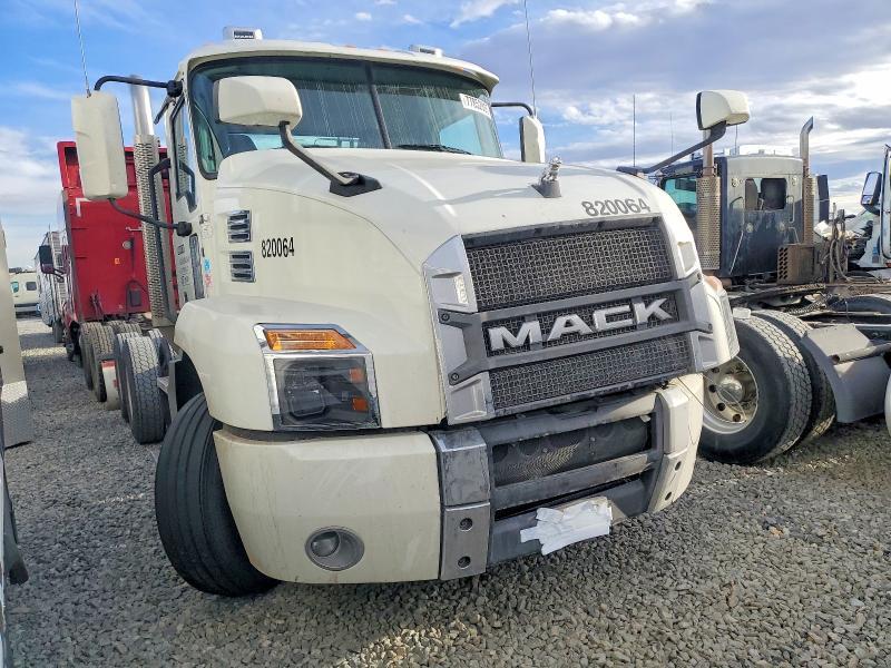 2020 Mack Anthem Semi Truck