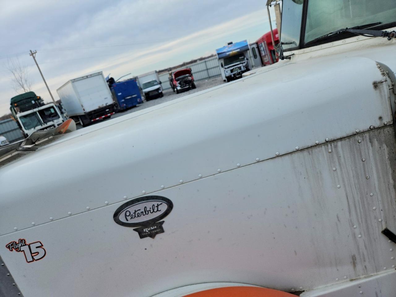 2000 Ptrb 2000 Pntw 379-Semi Truck