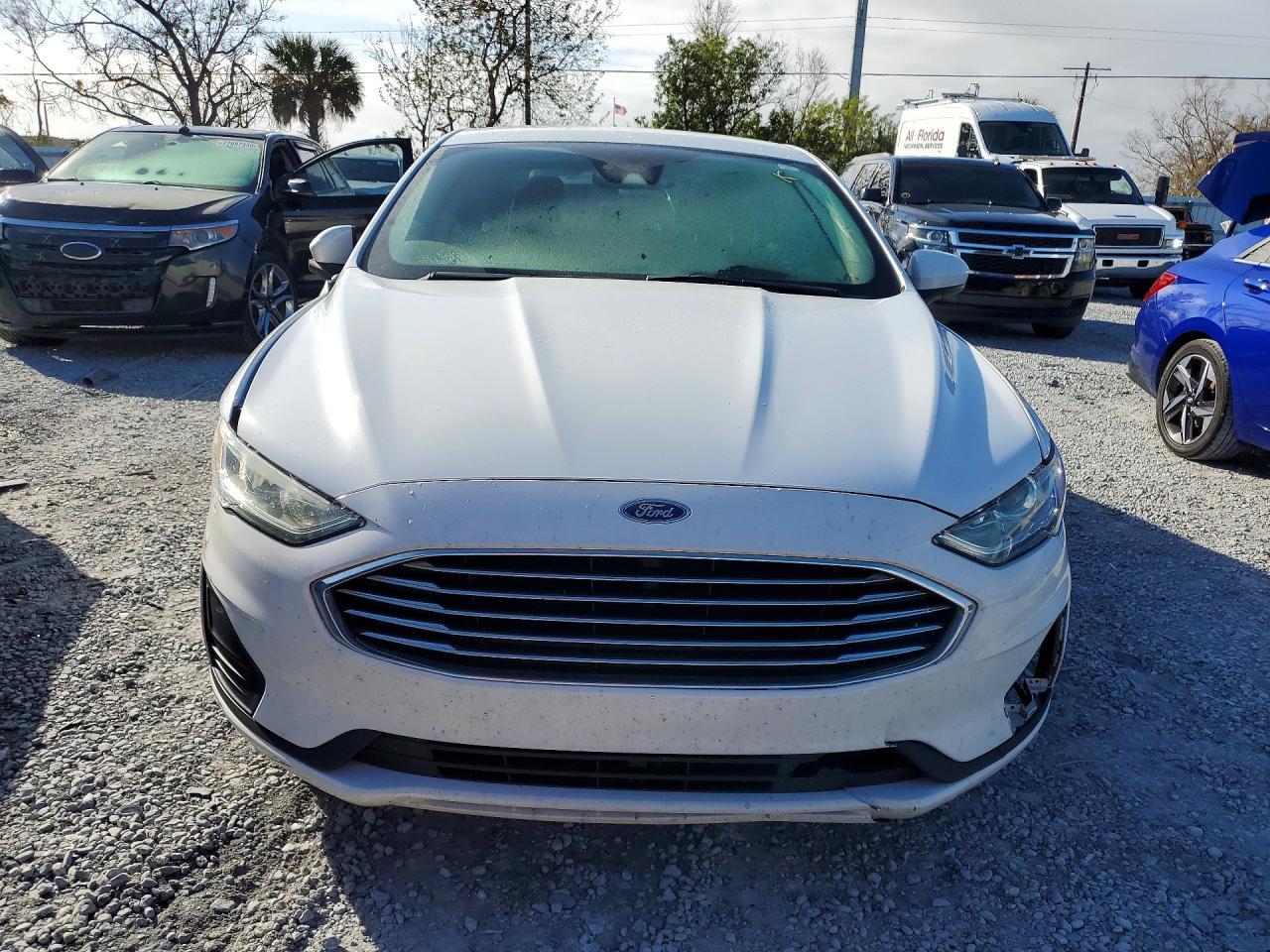 2020 Ford Fusion se