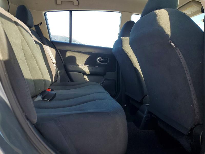 2011 Nissan Versa s