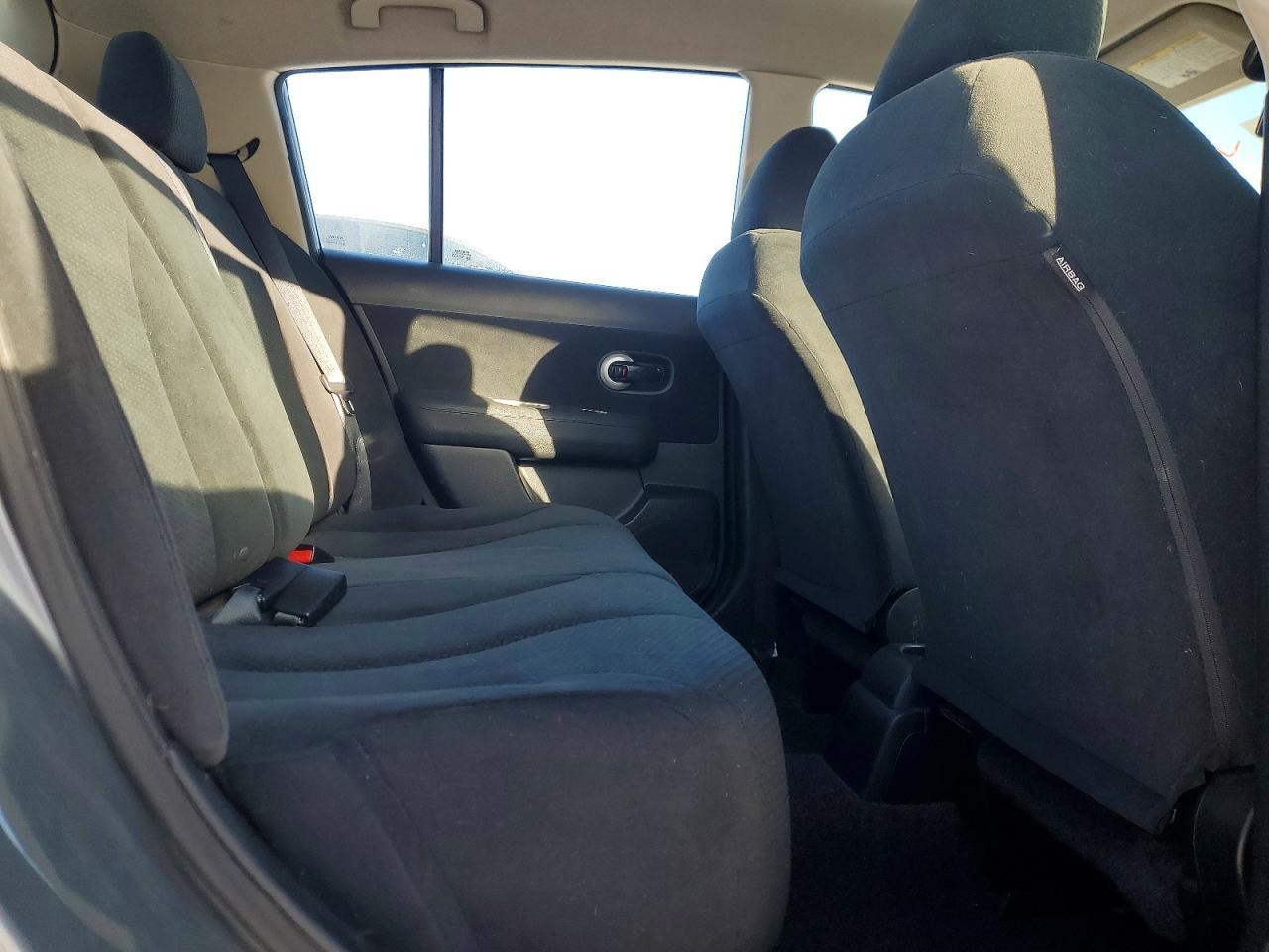 2011 Nissan Versa s