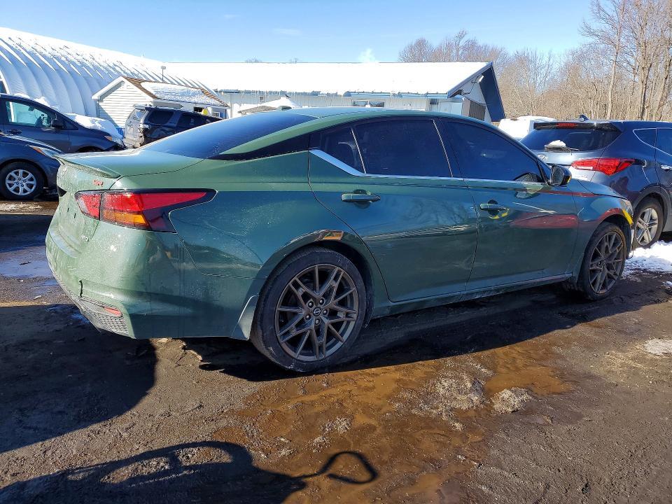 2025 Nissan Altima sr