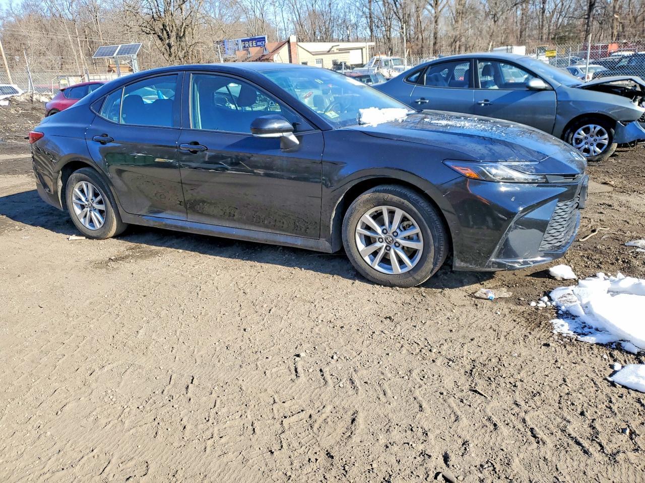 2025 Toyota Camry le
