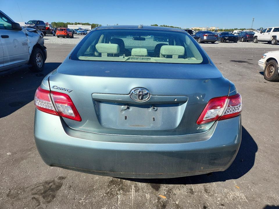 2011 Toyota Camry le