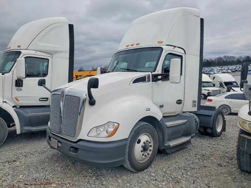 2019 Kenworth T680 Semi Truck