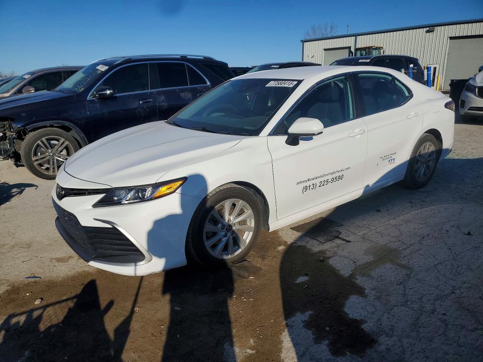 2021 Toyota Camry le