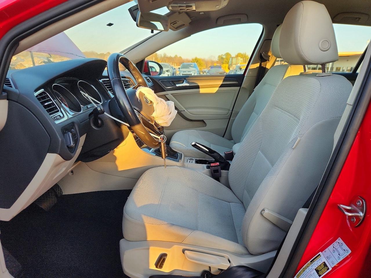 2018 Volkswagen Golf s