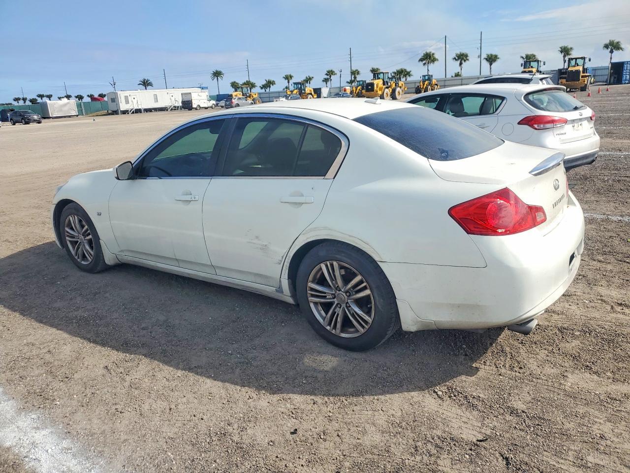 2015 Infiniti Q40