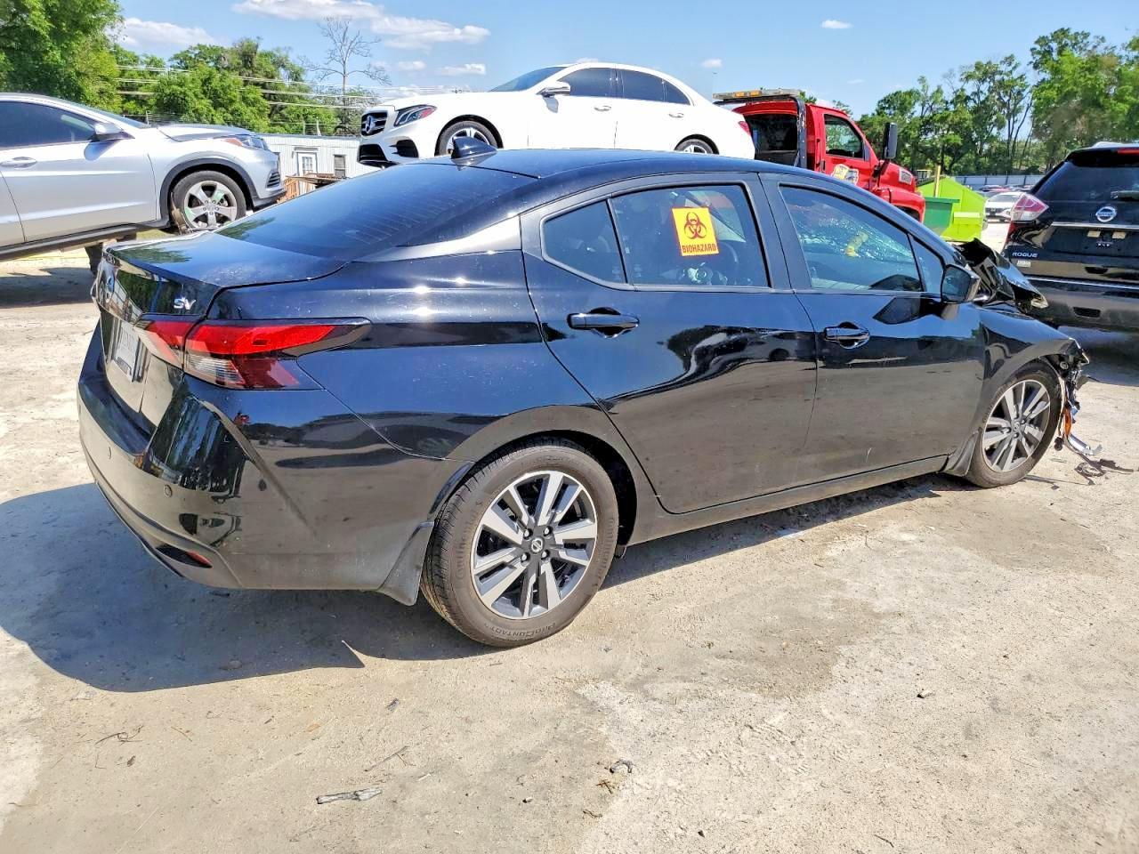 2022 Nissan Versa sv