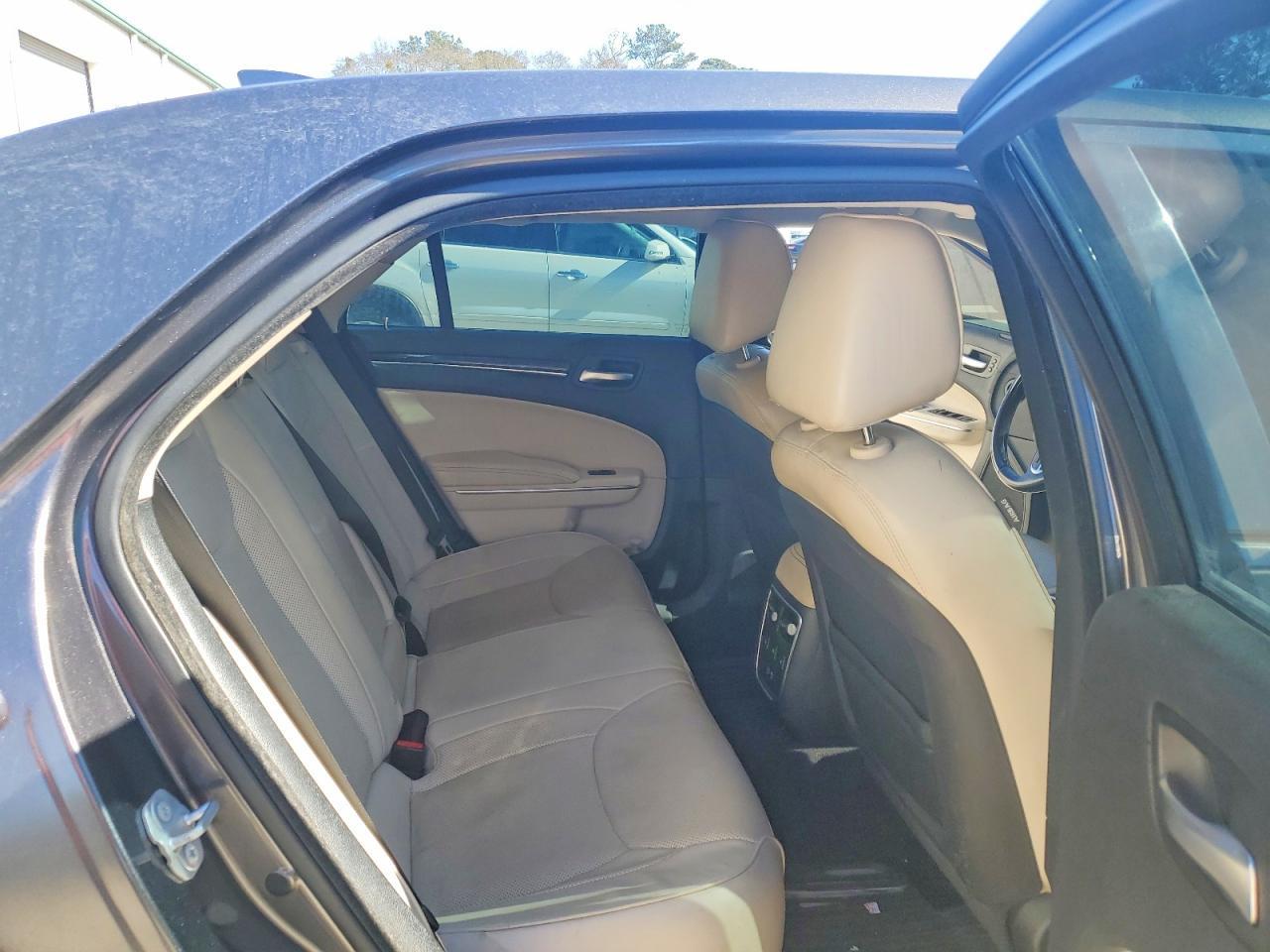 2016 Chrysler 300c