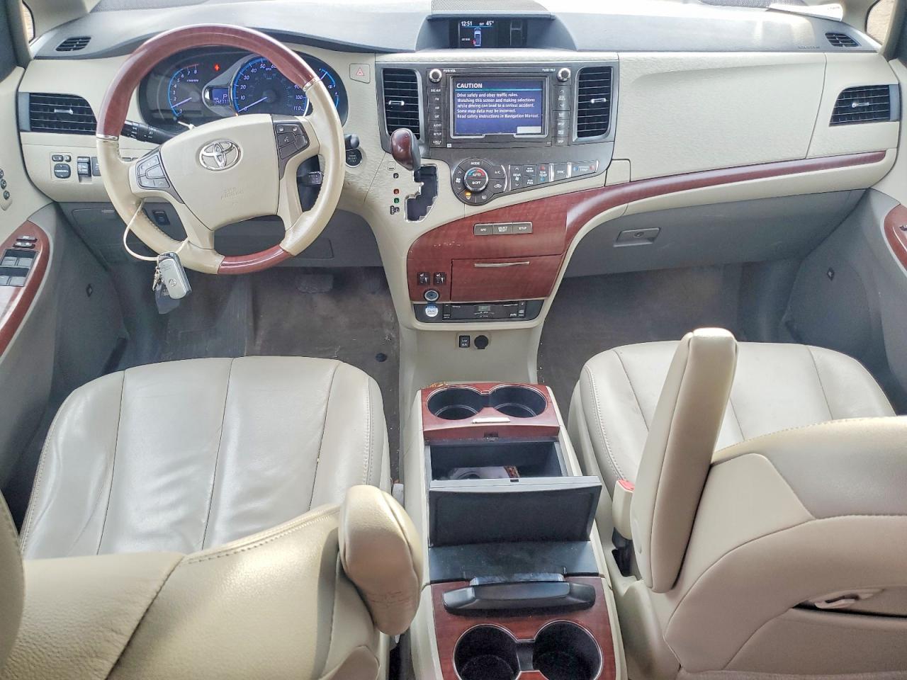 2014 Toyota Sienna xle Limited 7-passenger