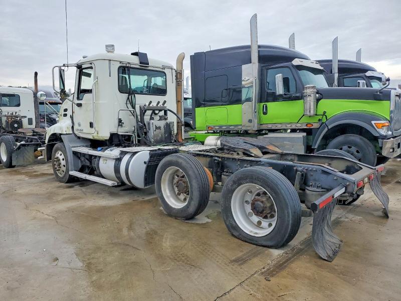 2017 Mack CXU613 Semi Truck