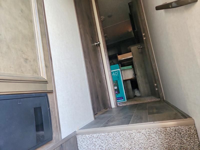 2019 Keystone Montana Camper