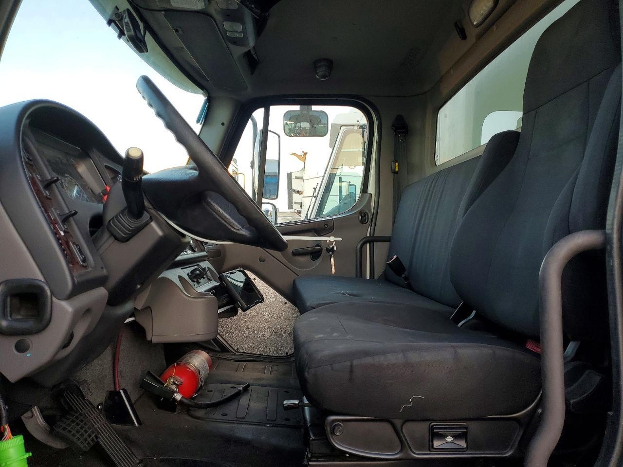 2019 Freightliner Business Class M2 box Truck