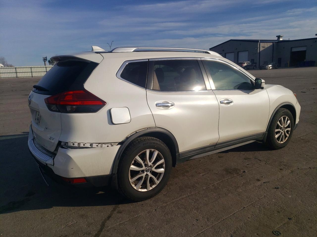 2017 Nissan Rogue sv