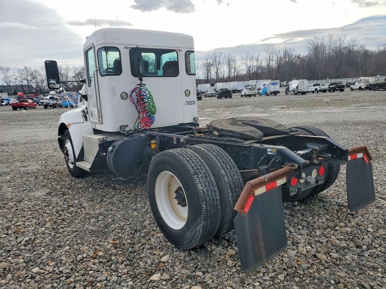 2016 Kenworth T300 Semi Truck