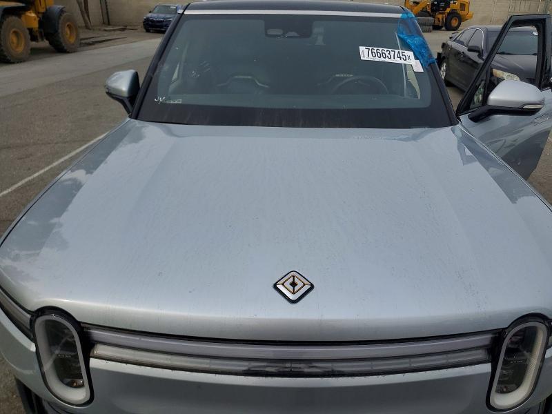 2025 Rivian R1S Adventure