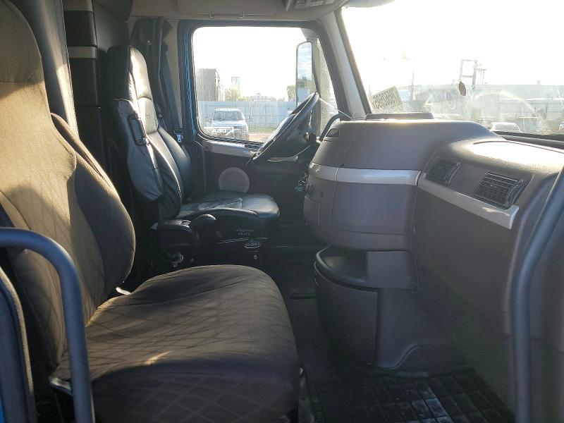 2015 Volvo VNL Semi Truck