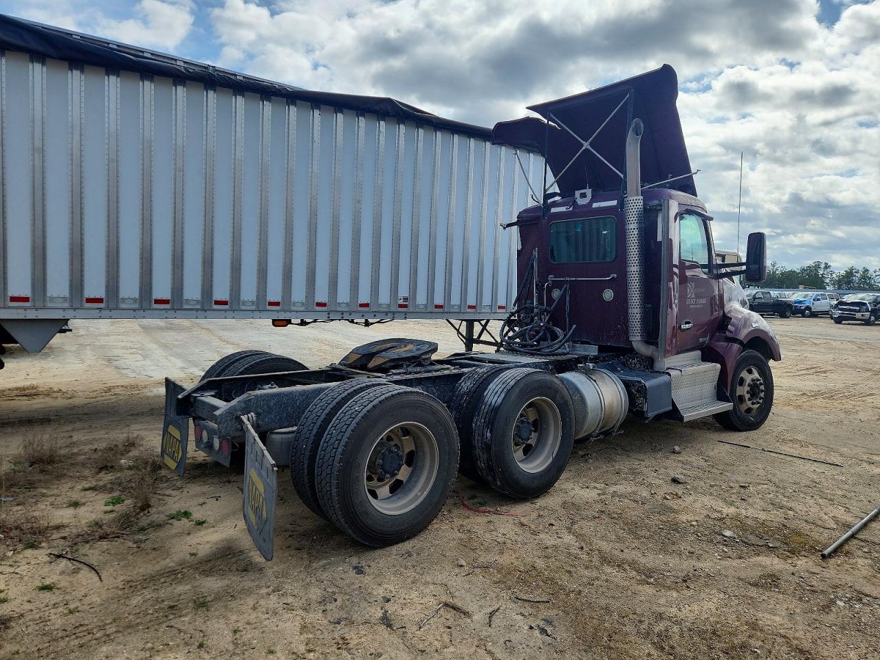 2016 Kenworth T680 Semi Truck