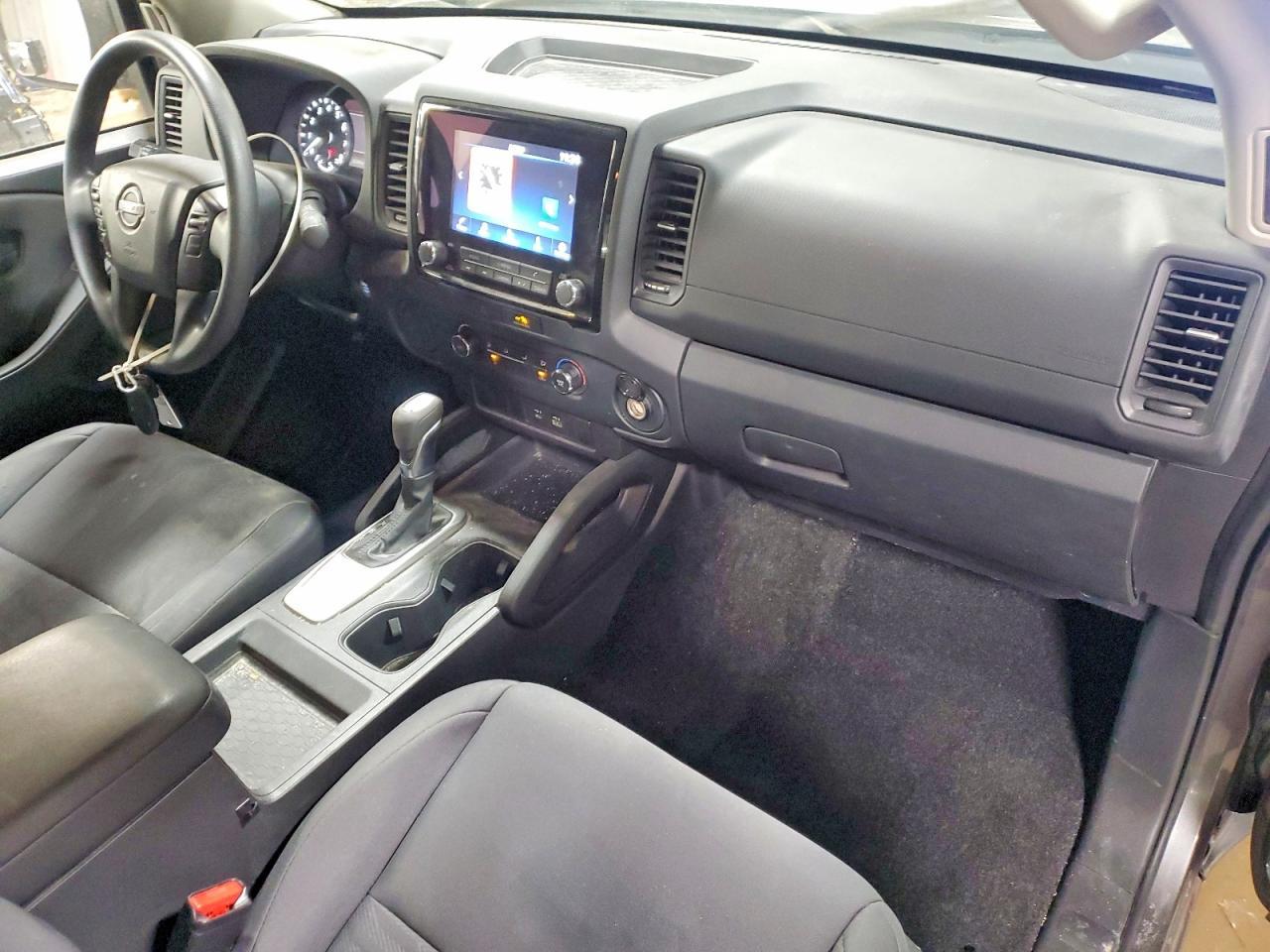 2022 Nissan Frontier s