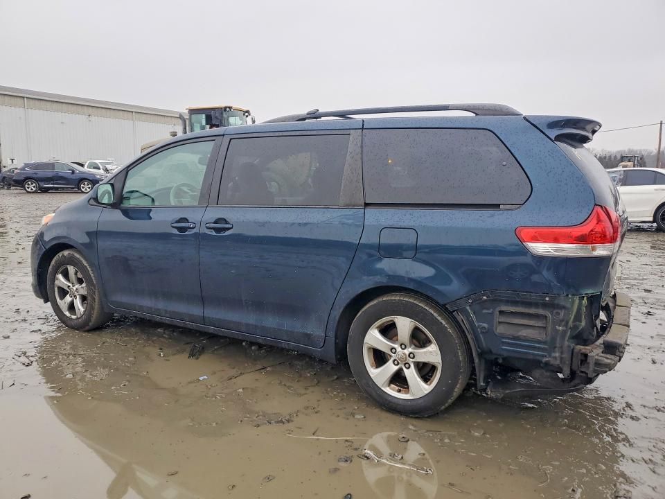 2012 Toyota Sienna le