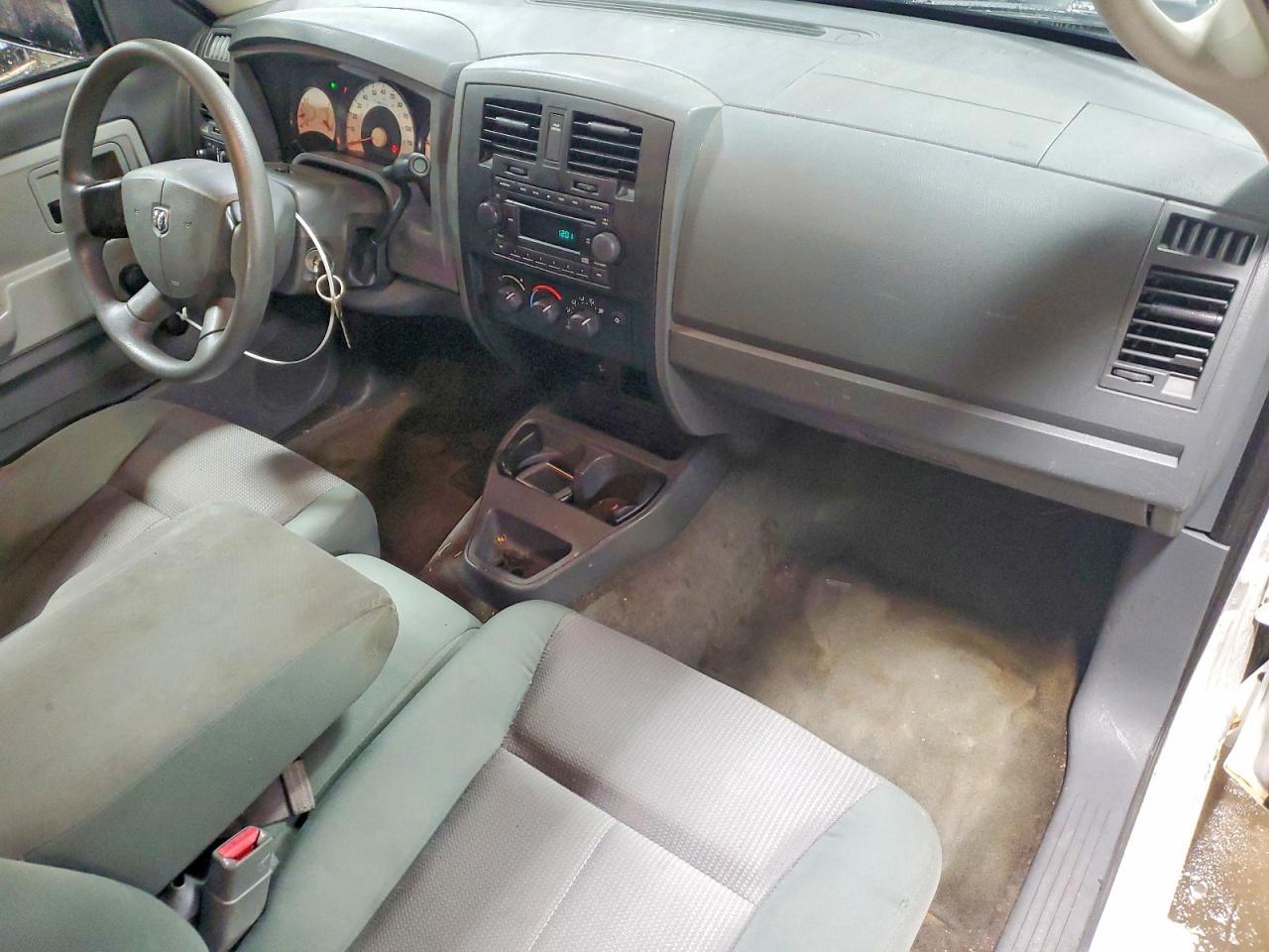 2005 Dodge Dakota st