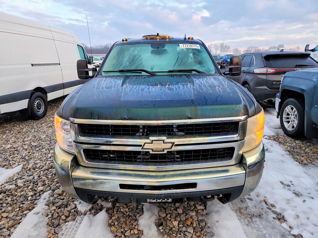 2009 Chevrolet Silverado Flatbed Truck