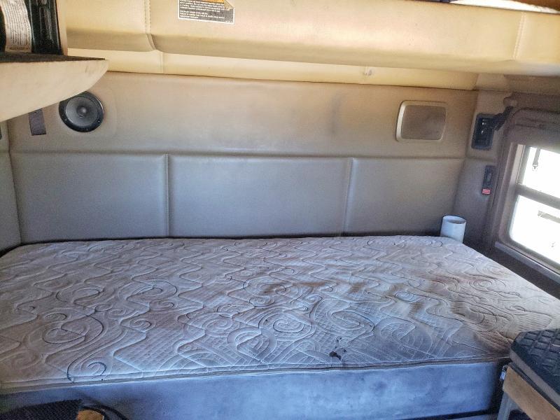 2015 Kenworth T880 Semi Truck