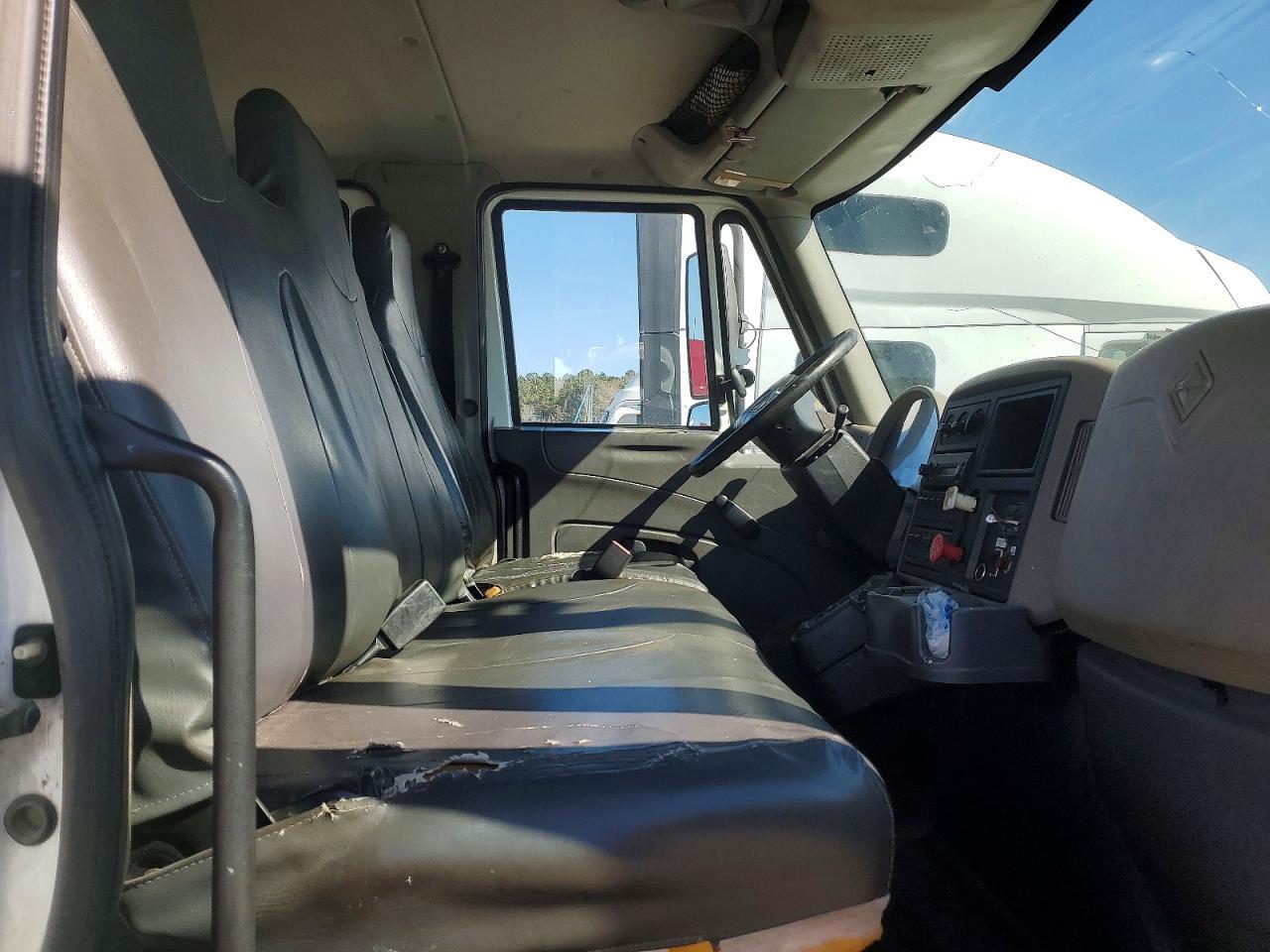 2010 International 7400 Railroad Service Truck