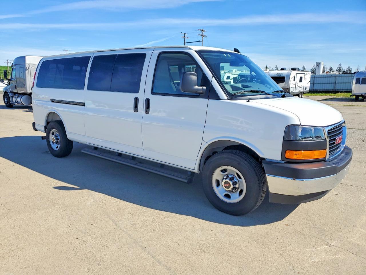 2025 GMC Savana G3500 LT