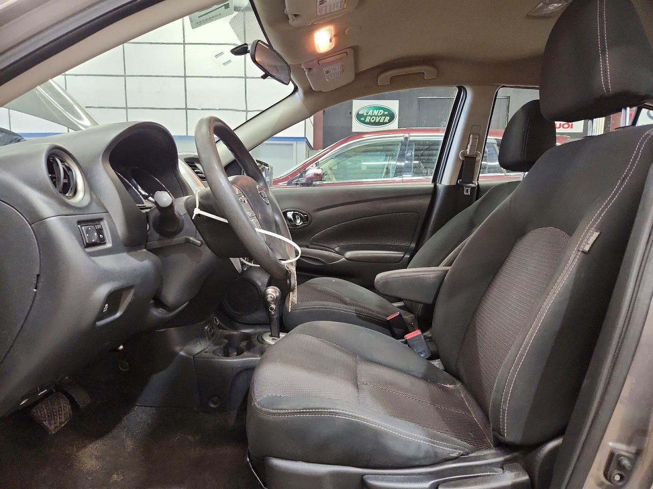 2017 Nissan Versa sv