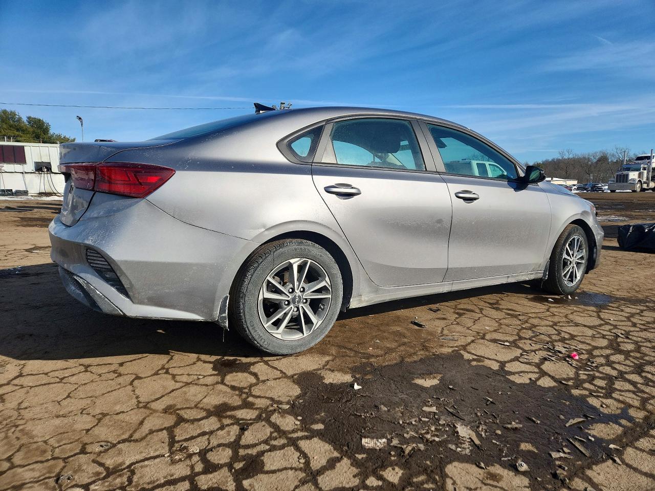 2023 KIA Forte lx