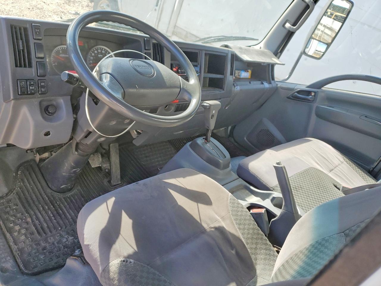 2013 Isuzu NPR HD BOX Truck