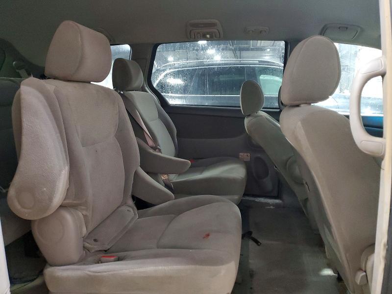 2005 Toyota Sienna ce