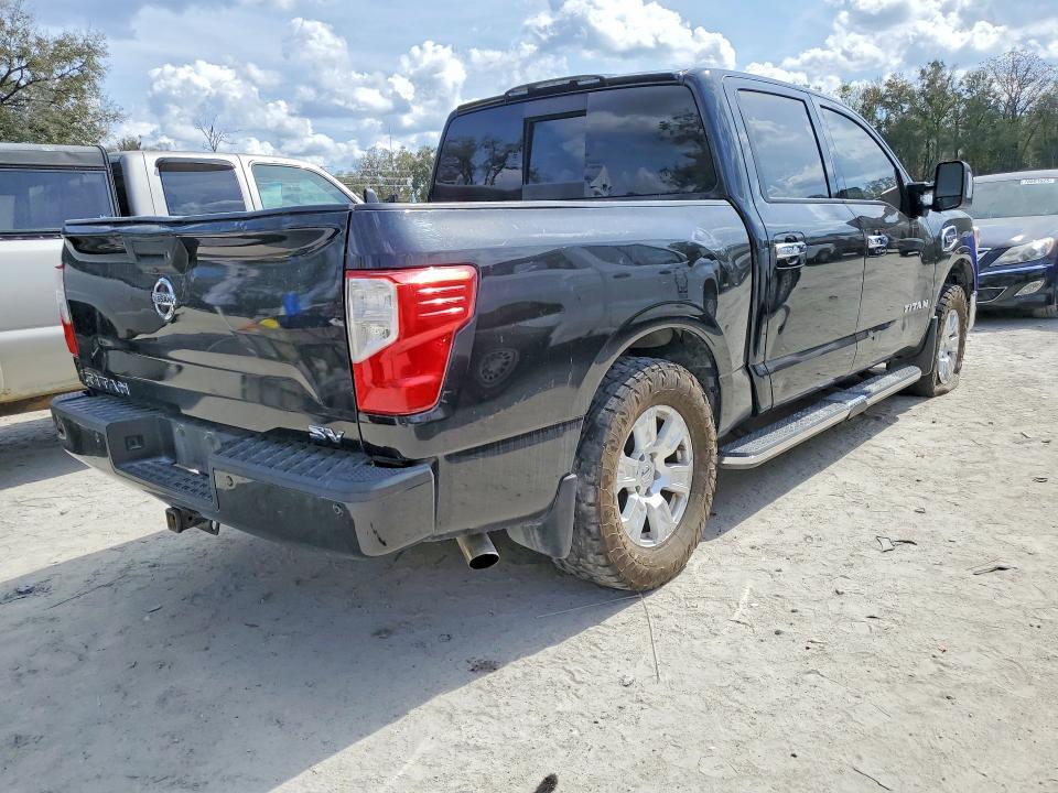 2017 Nissan Titan sv