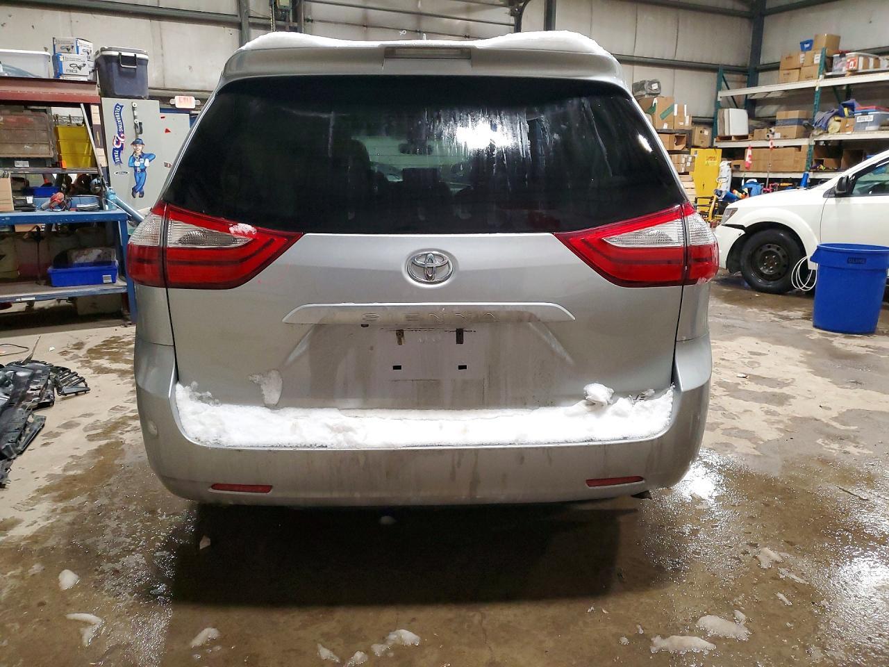 2019 Toyota Sienna le