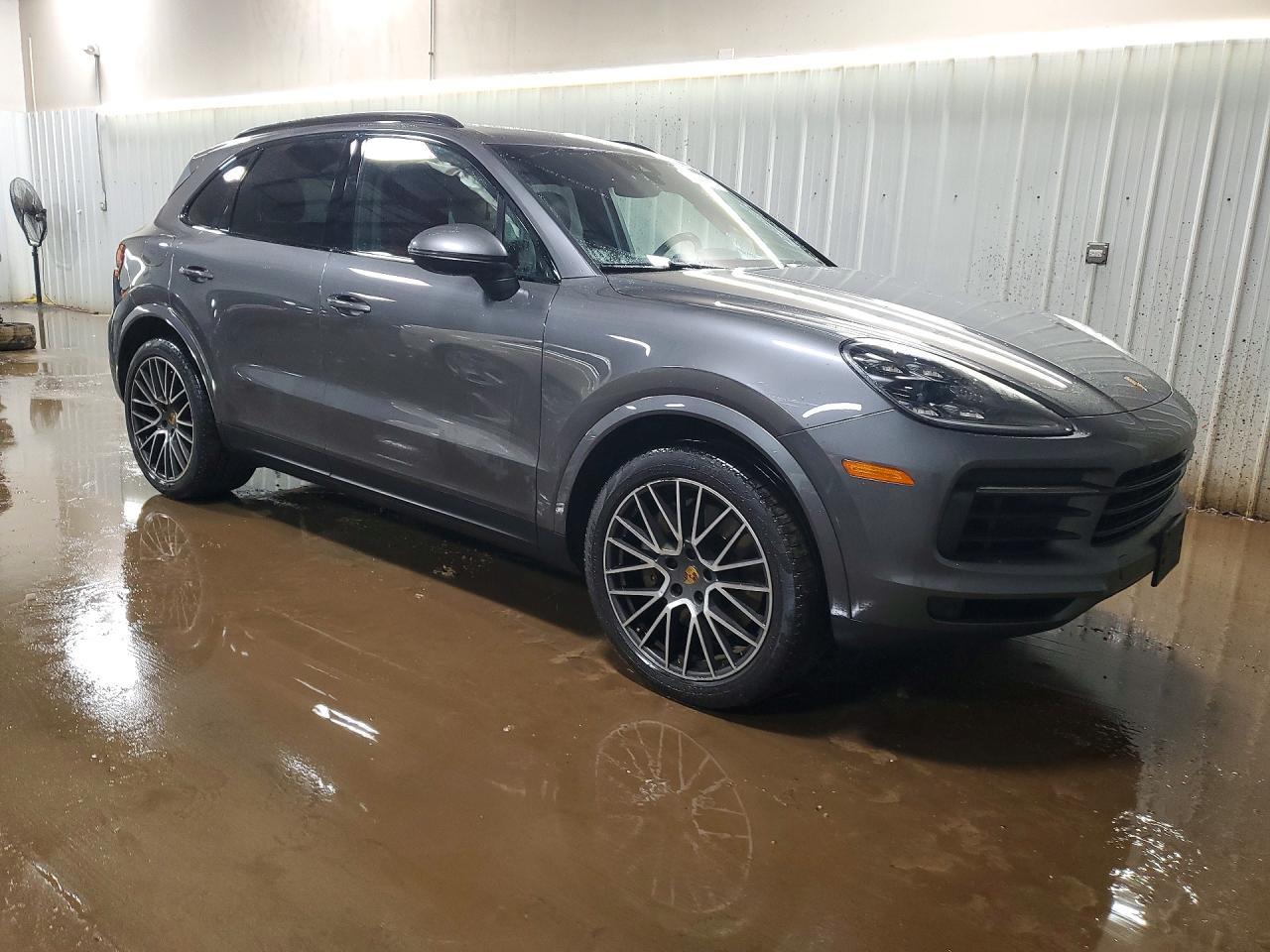 2020 Porsche Cayenne s