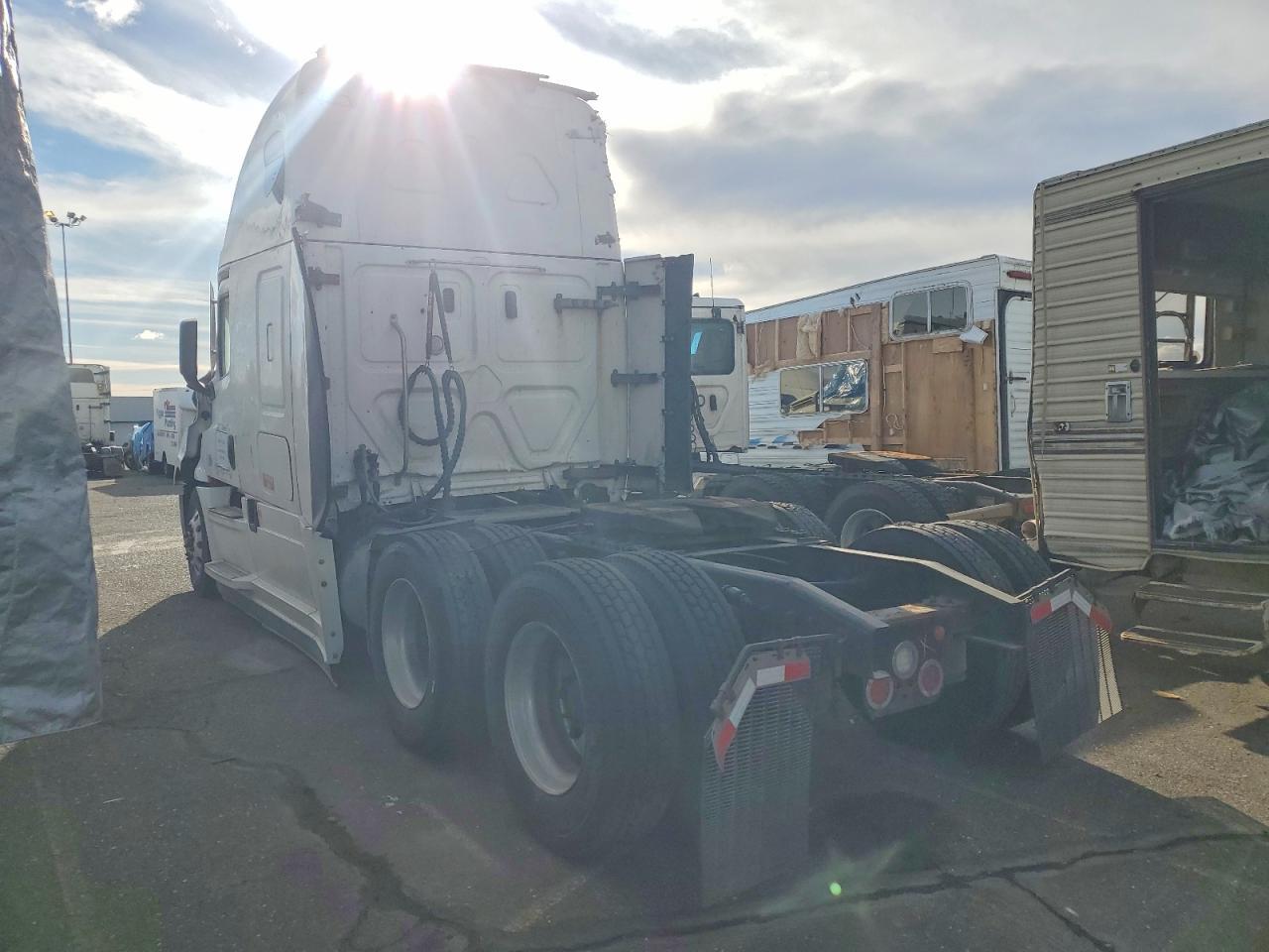 2021 Freightliner Cascadia 126