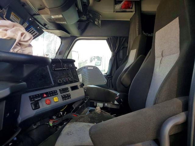 2022 Freightliner Cascadia 126